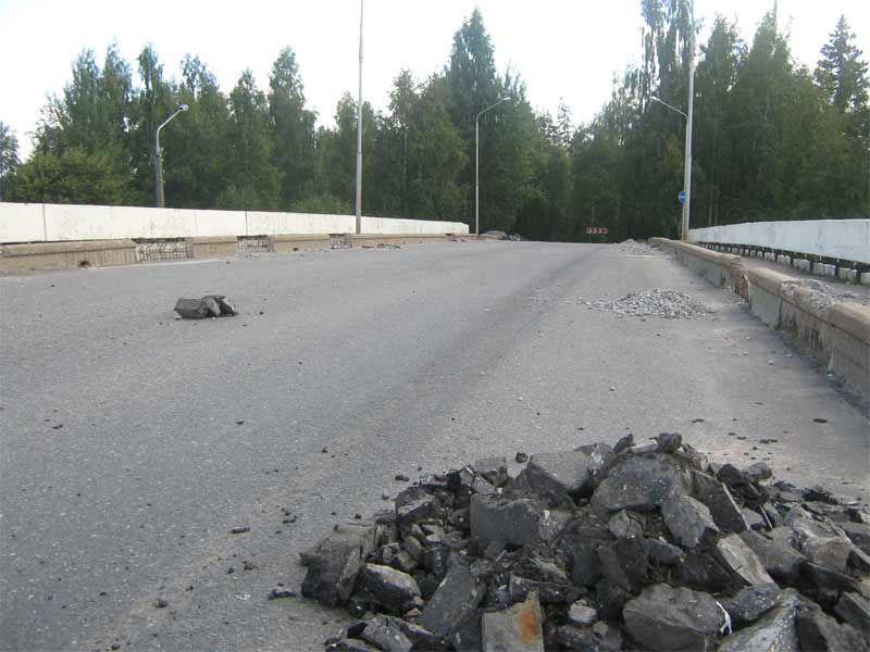 Мост в городе Новополоцке. Ремонт дорожного покрытия